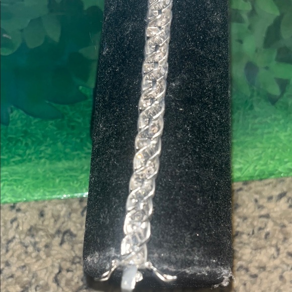 Elegant designer Sterling Silver Bracelet - Picture 6 of 8